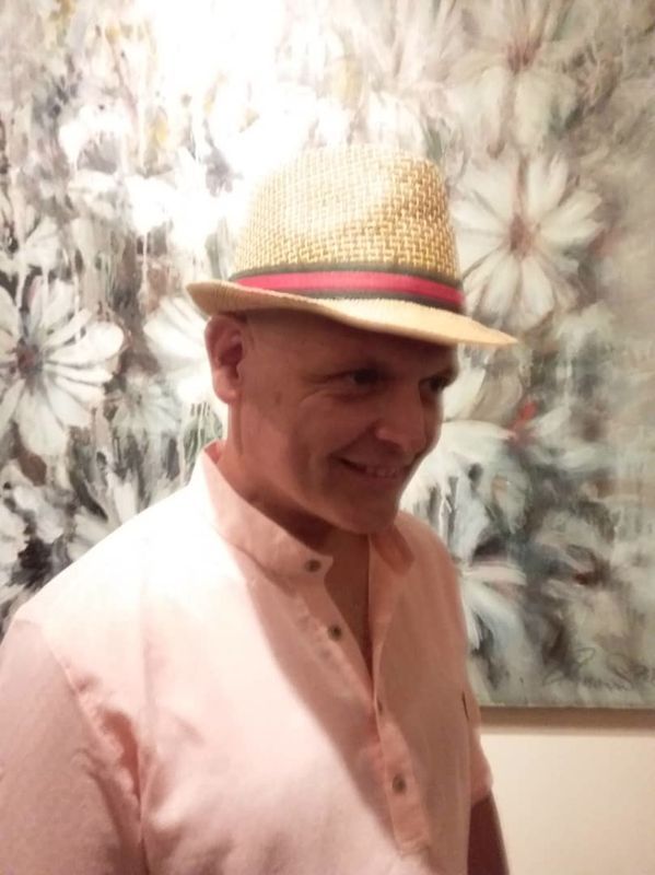 أتمنى أن تقدّم للحياة التشكيلية رؤى مختلفة 